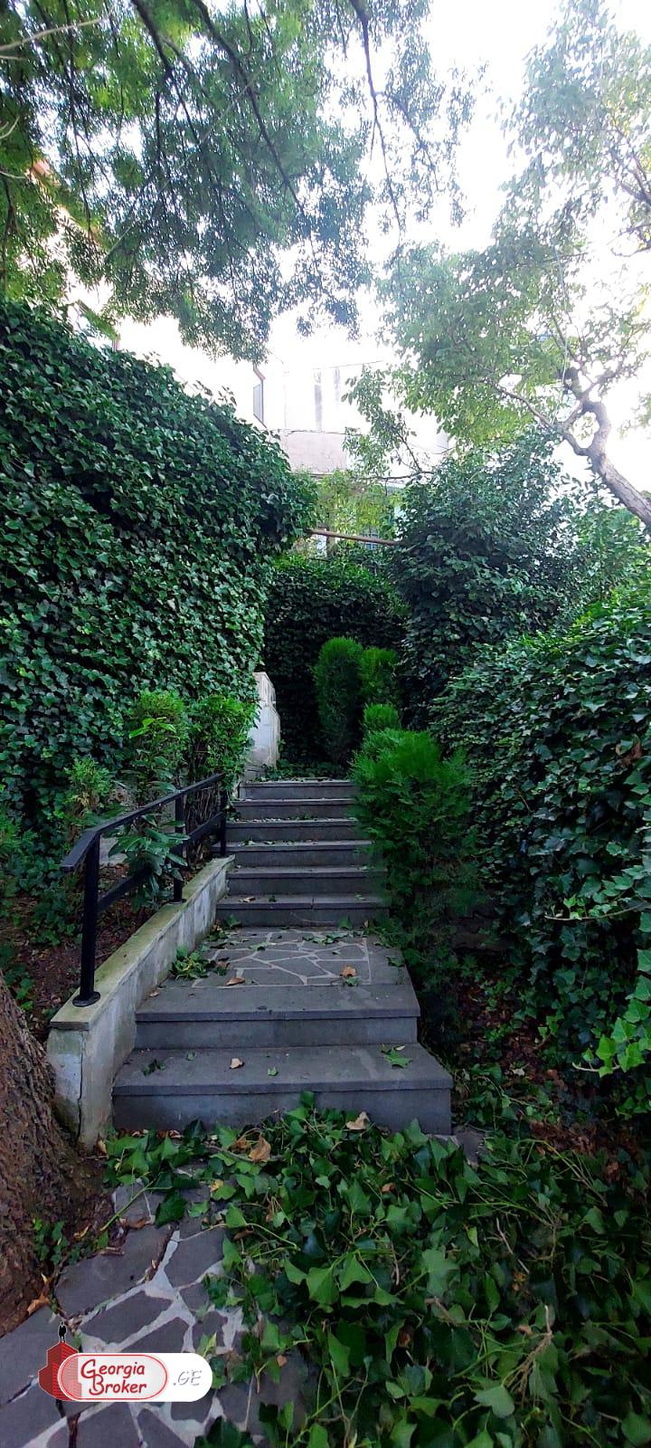 nearly repaired 7-room house for sale